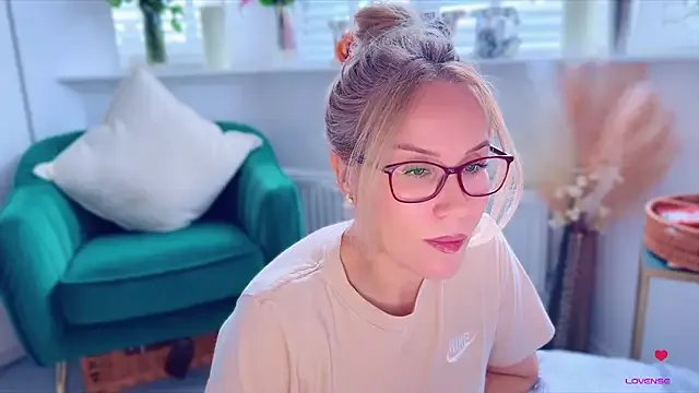 Myassistant on StripChat