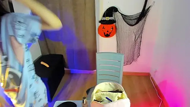 NanakoDollx on StripChat