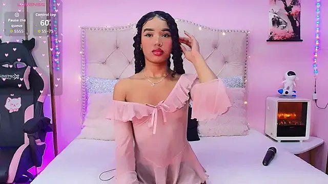 Naom_star87 on StripChat