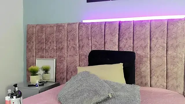 Niicolle_Evanss on StripChat 