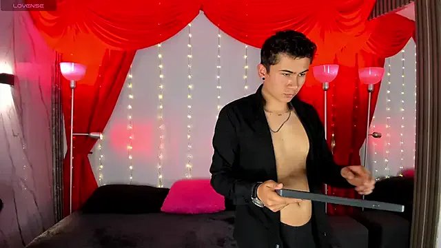 noah_and_rose on StripChat