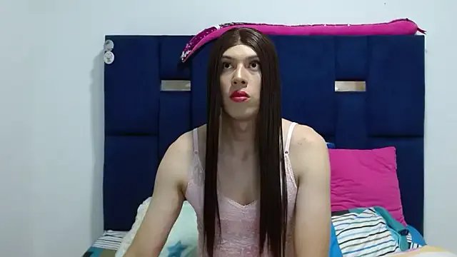 PinkLuna_LolaBloom — passionate kiss from these girls