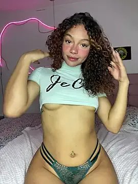PrettyLia on StripChat