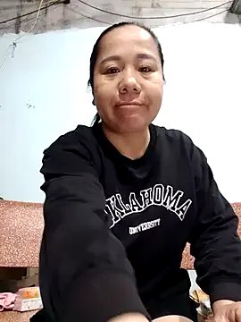 Queen-18200 on StripChat