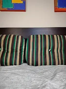 Queen-Bunny on StripChat