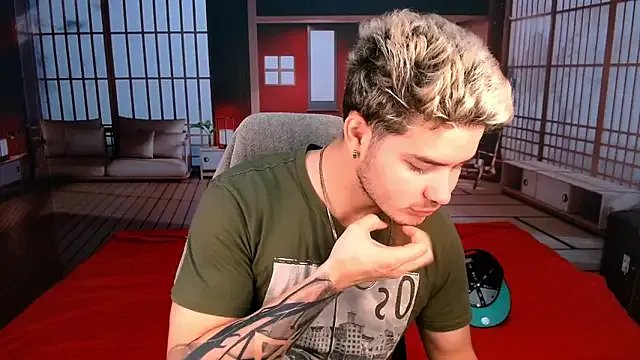 RayanLynxx on StripChat 