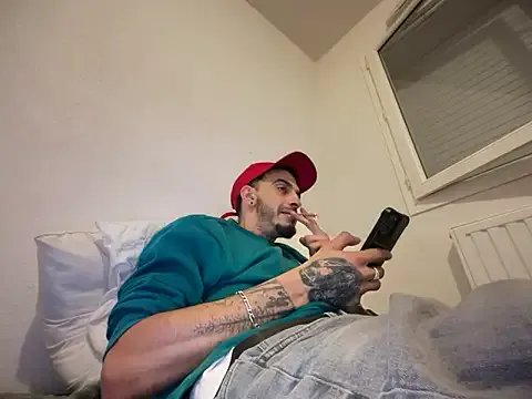 Rebeu313 on StripChat 