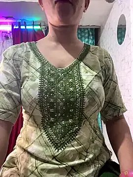 Red_Queen_11 on StripChat