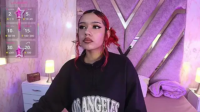 redd_pandaa on StripChat 