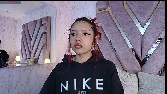 redd_pandaa on StripChat 