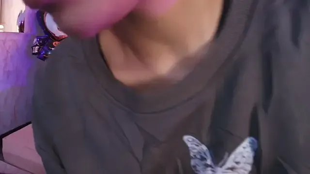 redd_pandaa on StripChat 