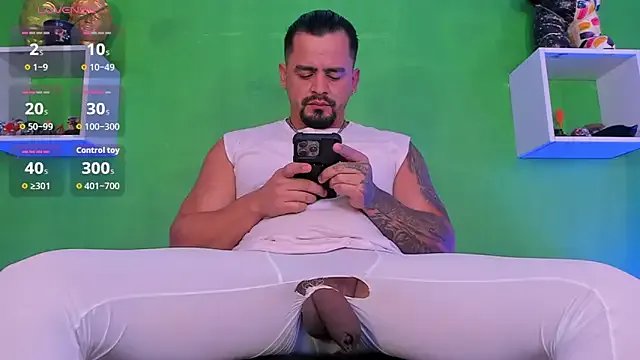 riky_11 on StripChat