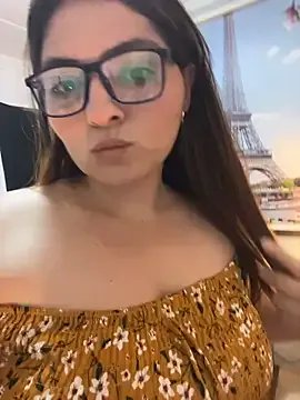 RosaliaVicky on StripChat