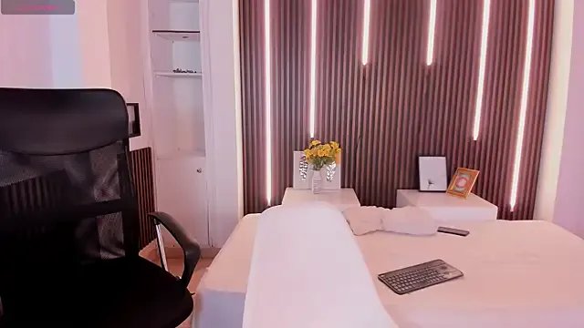 Saara_Corraless on StripChat