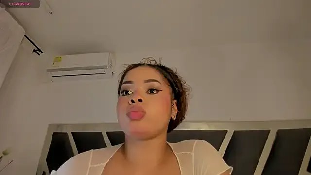 Samanntha_Rose on StripChat