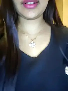 Sara_1618 on StripChat