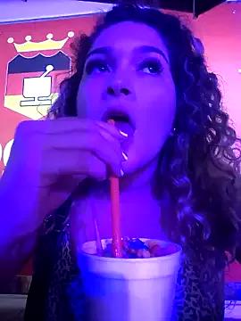 Sara_smiiith211 on StripChat