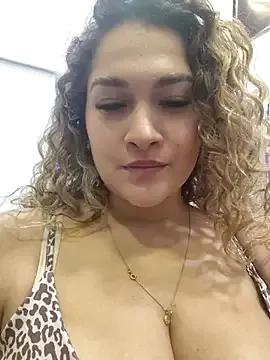 Sara_smiiith211 on StripChat