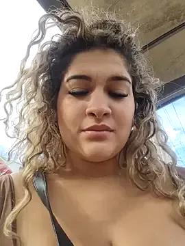 Sara_smiiith211 on StripChat