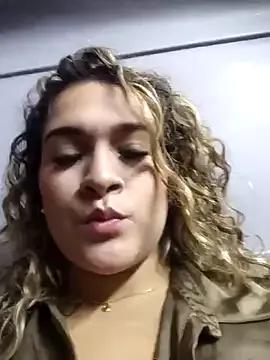 Sara_smiiith211 on StripChat