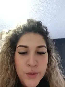 Sara_smiiith211 on StripChat