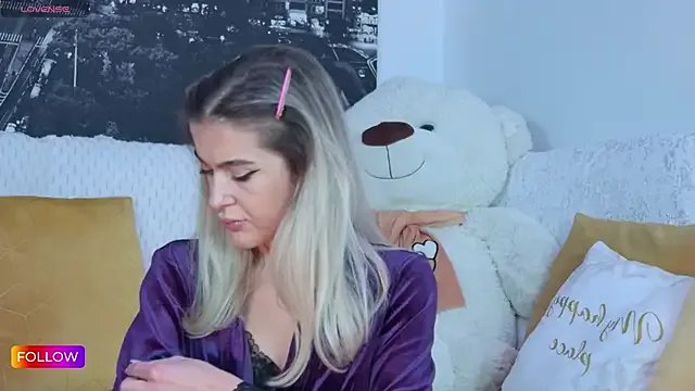 Sarah-Hart on StripChat 