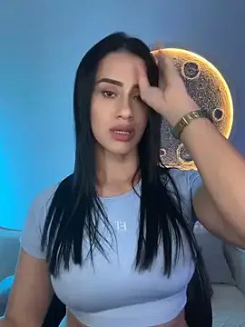 SarahhSmitth1 — I WANT TO FEEL YOUR CARESSINGS ON MY BOD