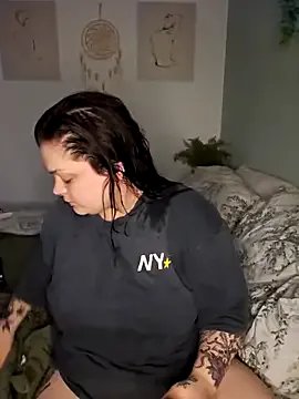 Saucy-Serenity on StripChat