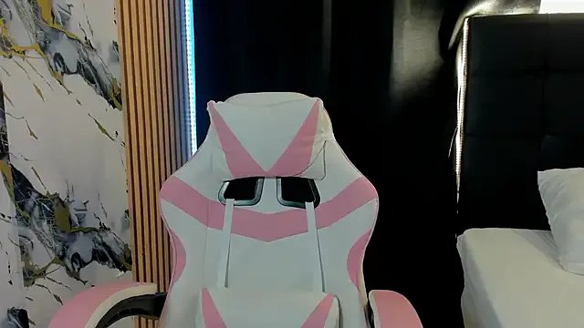 Scarlet_DLuce on StripChat