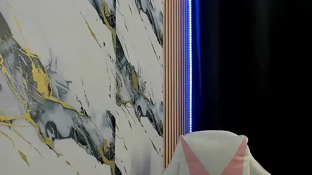 Scarlet_DLuce on StripChat