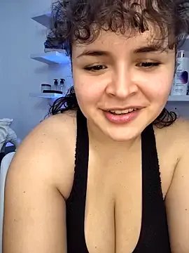 SeleneLuminari8 on StripChat 