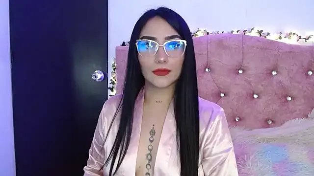 SeleneMore on StripChat