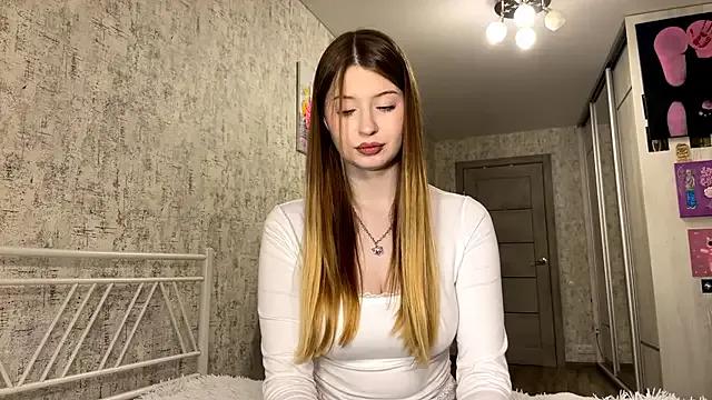 SinVelvet — smile close to the camera