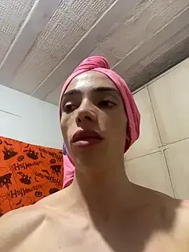 sisterhong on StripChat