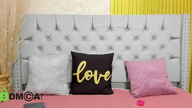 Skarlet_04 on StripChat