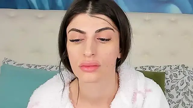 SkinnyDolly on StripChat