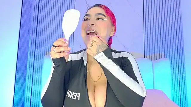 Sofia_martiin on StripChat