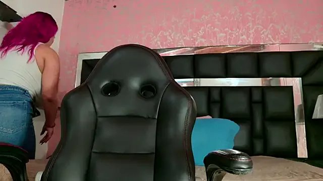 Sofia_martiin on StripChat