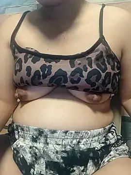 squirtshantal on StripChat