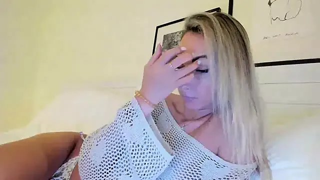 StarryHanna on StripChat