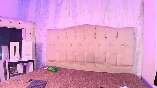 Strella_ferrera on StripChat