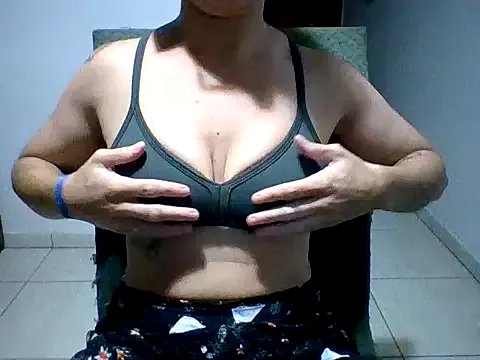 sue_safads on StripChat