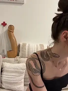 Sugarbellax on StripChat