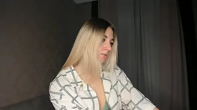 sugarplum_x on StripChat