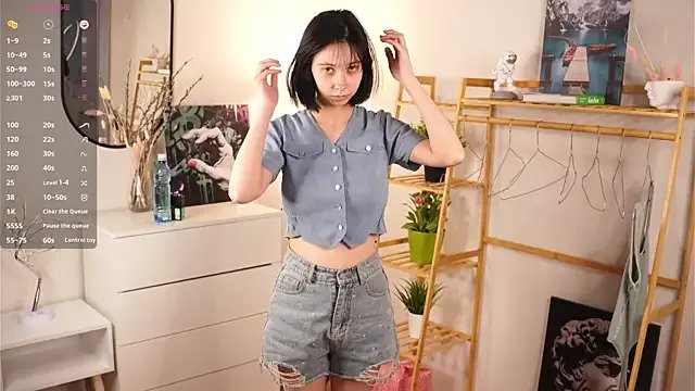 SuzanneHowse on StripChat