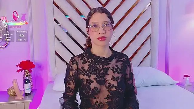 Suzie-Bingham on StripChat