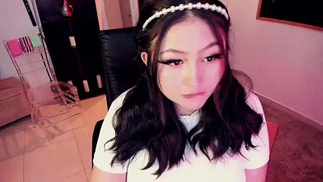 Sweet_lenna — I want to see your legs