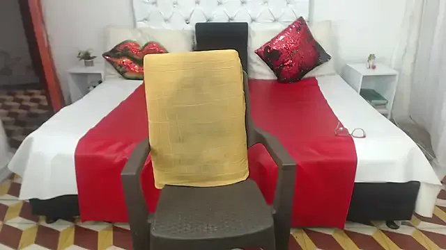 Sweetbigcatt on StripChat 