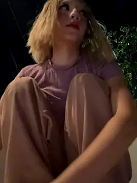 SweetBunnyGF on StripChat