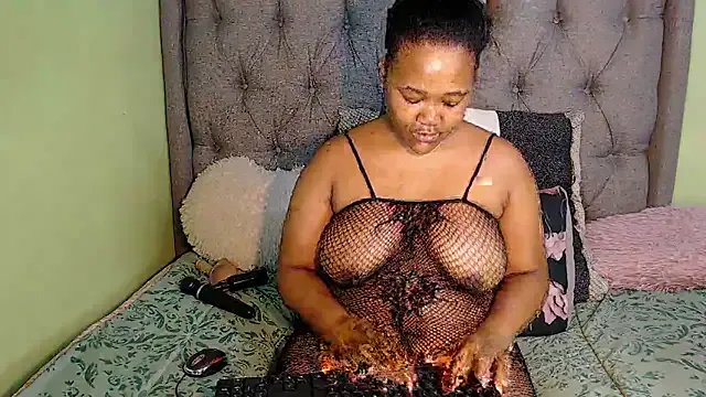 SweetJuicyPussy97 on StripChat 